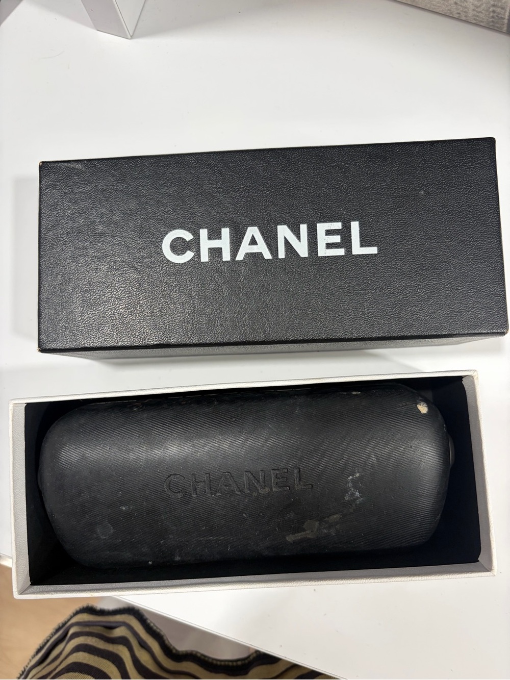 CHANEL Tortoiseshell Quilted-Temple Sunglasses with Gold CC Accent - Picture 5 of 7